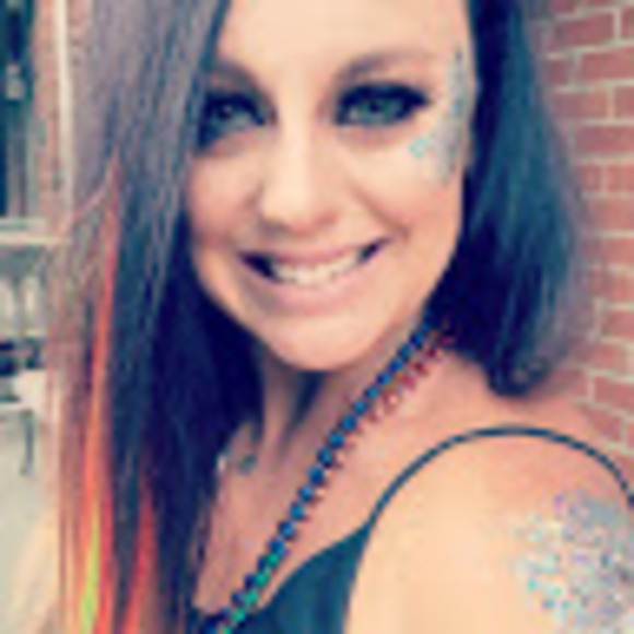 Meet your Posher, Stephanie - Picture 1 of 1